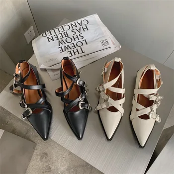 Женская обувь на плоской подошве в стиле ретро, крутая уличная обувь Mary Janes с металлической пряжкой, осень 2023, Новые женские туфли-лодочки на низком каблуке с острым носком и неглубокой пряжкой